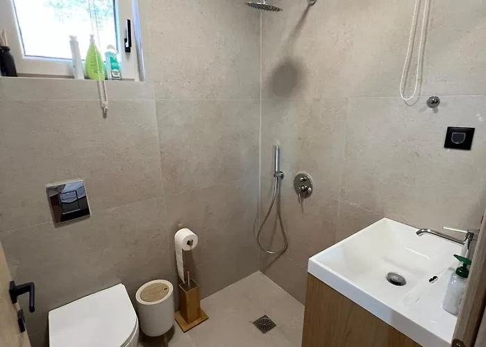 Dottori Βίλα Κοίνυρα